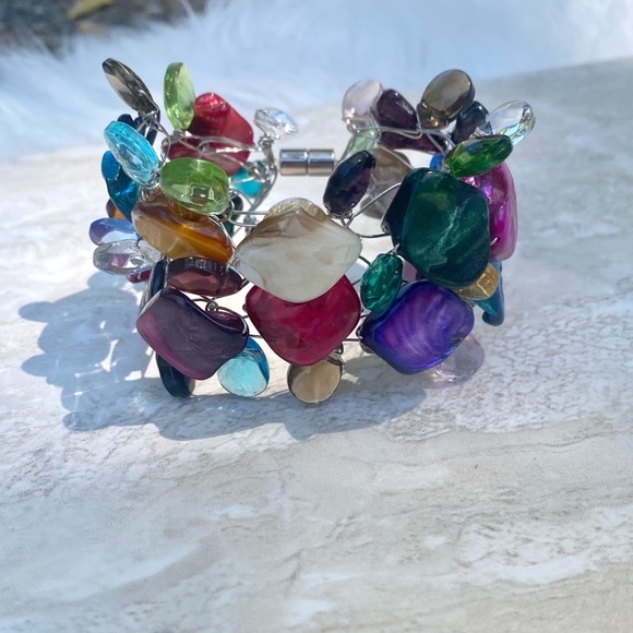 Multicolor Pearl And Crystal Bead Bracelet - Picture 3 of 4